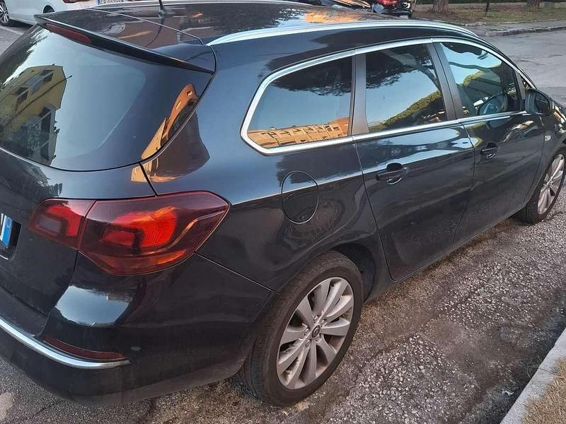 Usata Opel Astra Cosmo 140 CV (102 kW) 2014 Grigio Station wagon