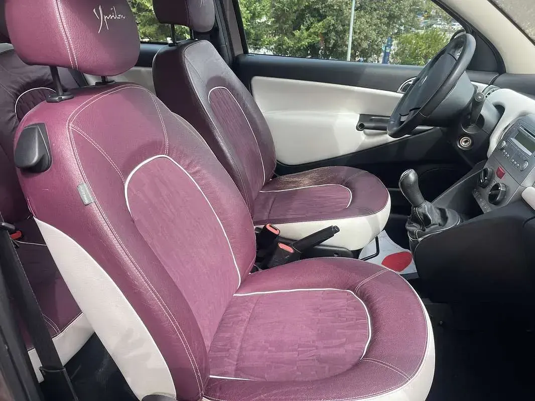 Usata Lancia Ypsilon 80 CV (58 kW) 2011 Viola Utilitaria