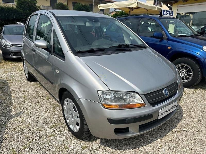 Usata Fiat Idea Dynamic 101 CV (74 kW) 2005 Argento Monovolume