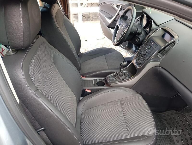 Usata Opel Astra 110 CV (80 kW) 2012 Grigio Berlina