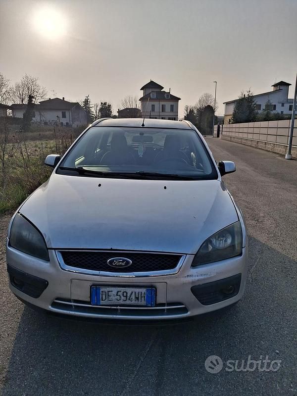 Usata Ford Focus 90 CV (66 kW) 2006 Grigio Station wagon