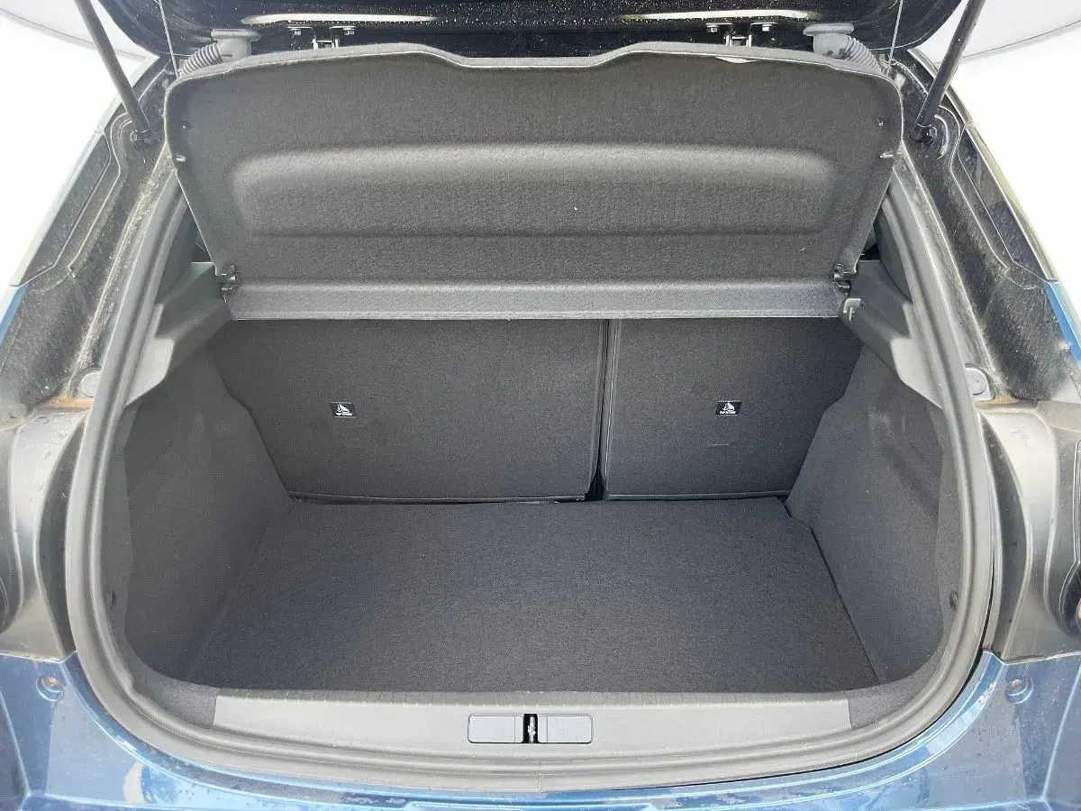 Nuova Lancia Ypsilon 110 CV (80 kW) 2026 Vernice blu lancia con tetto nero Utilitaria