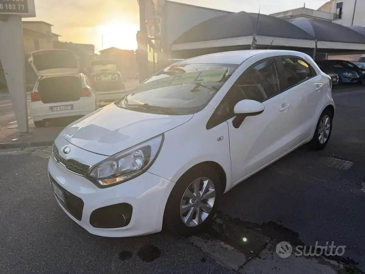 Usata Kia Rio Active 85 CV (62 kW) 2014 Bianco Berlina