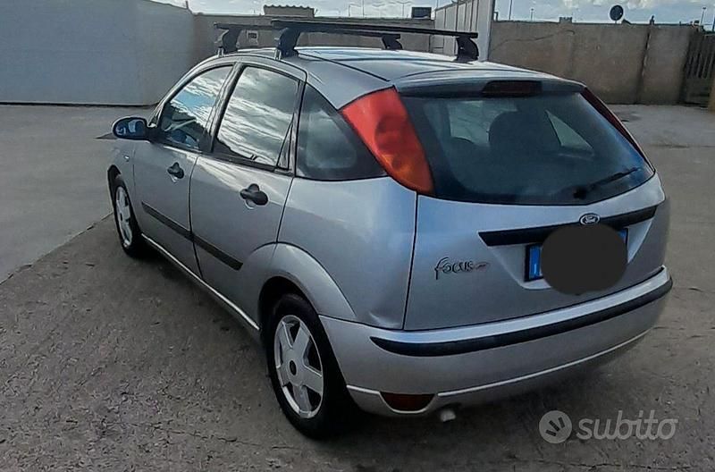 Usata Ford Focus 100 CV (73 kW) 2004 Grigio Berlina
