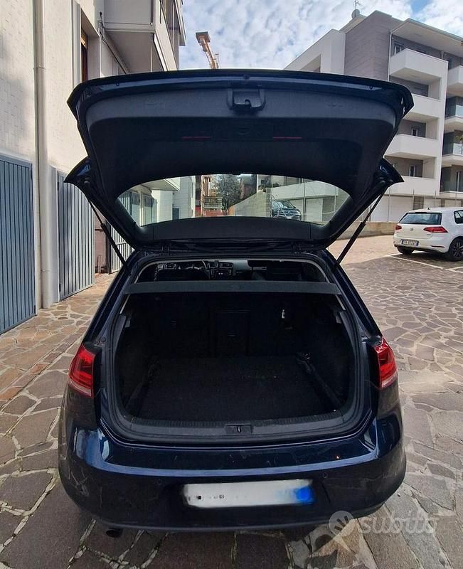 Usata VW Golf VII Highline 110 CV (80 kW) 2014 Blu Berlina
