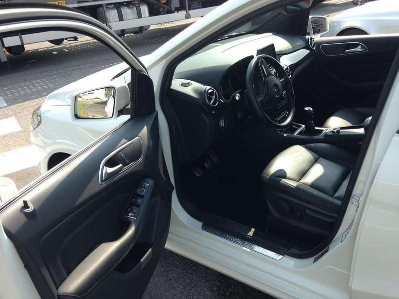 Usata Mercedes B200 Premium 156 CV (114 kW) 2014 Bianco Utilitaria