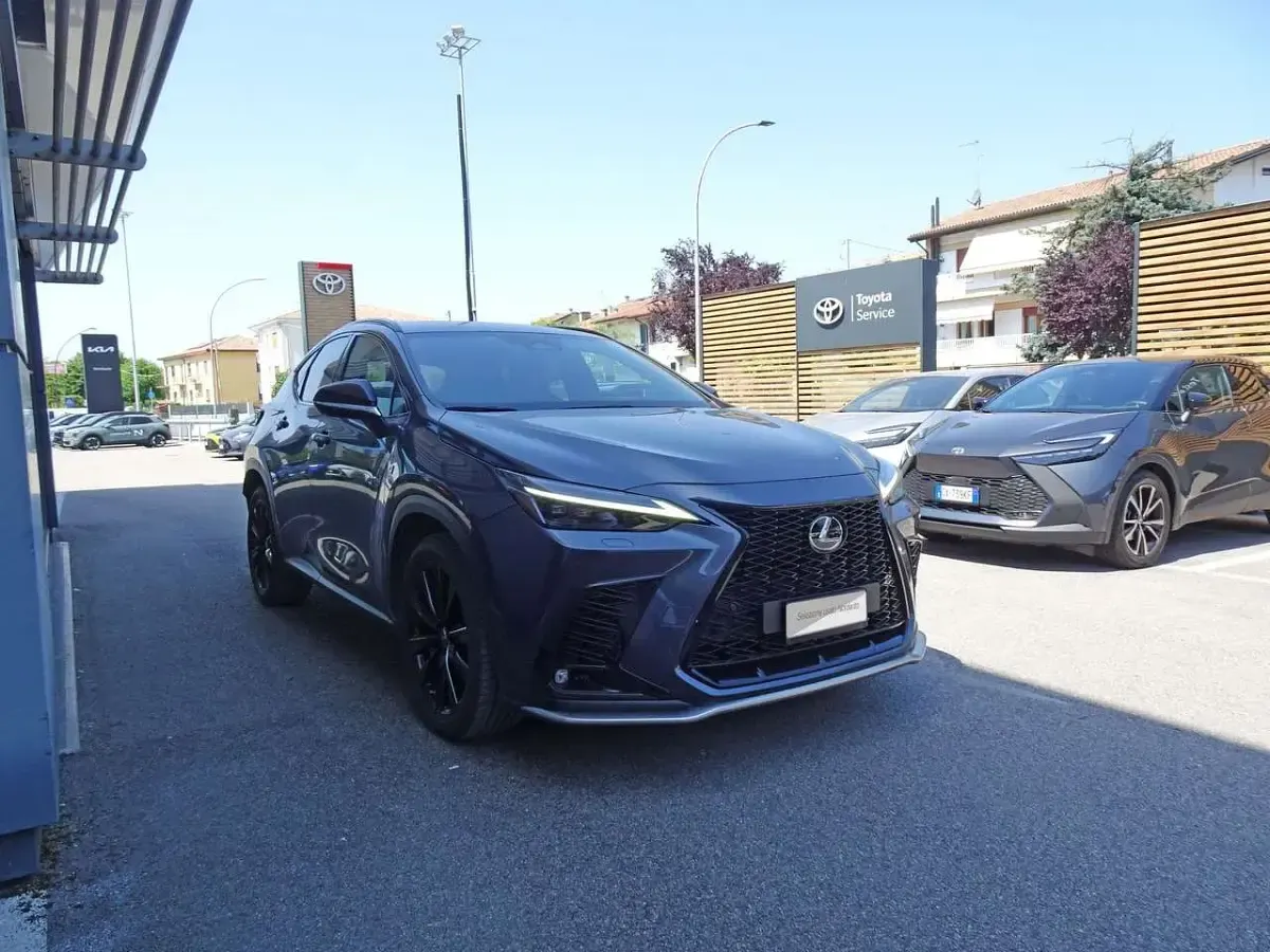 Usata Lexus NX300h Sport Line 243 CV (178 kW) 2022 Grigio SUV