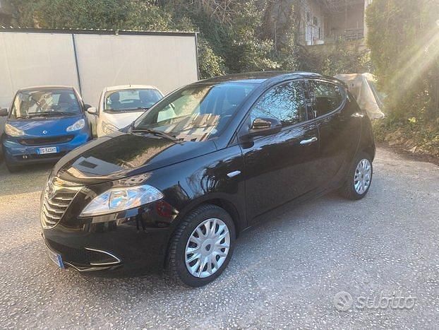 Usata Lancia Ypsilon Silver 95 CV (69 kW) 2013 Nero Utilitaria