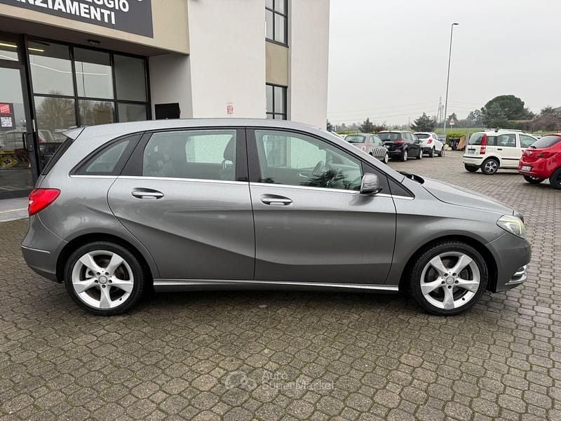 Usata Mercedes B180 Executive 109 CV (80 kW) 2013 Grigio Monovolume