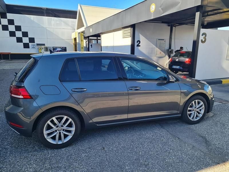 Käytetty VW Golf VIII Business 130 HP (95 kW) 2020 Harmaa Sedan