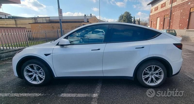 Usata Tesla Model Y 378 kW (514 CV) 2023 Bianco SUV