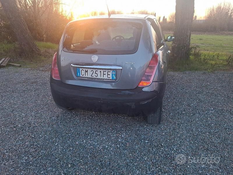 Usata Lancia Ypsilon 70 CV (51 kW) 2004 Utilitaria