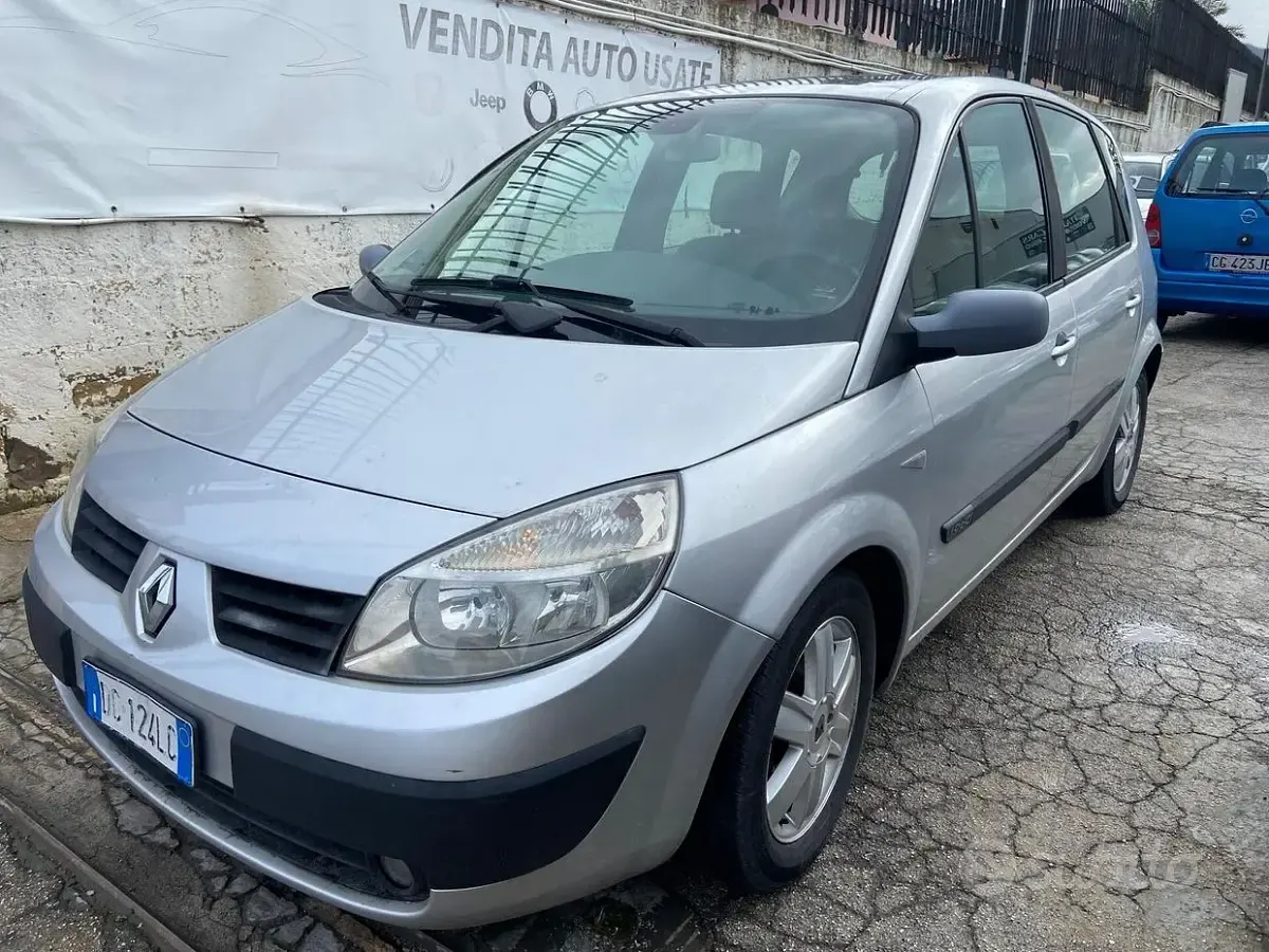 Käytetty Renault Scenic E-Tech Dynamique 130 HP (95 kW) 2006 Harmaa Tila-auto