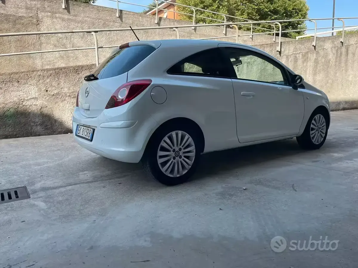 Usata Opel Corsa 86 CV (63 kW) 2011 Bianco Utilitaria