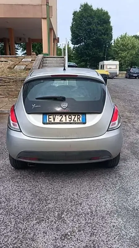 Usata Lancia Ypsilon 60 CV (44 kW) 2014 Utilitaria