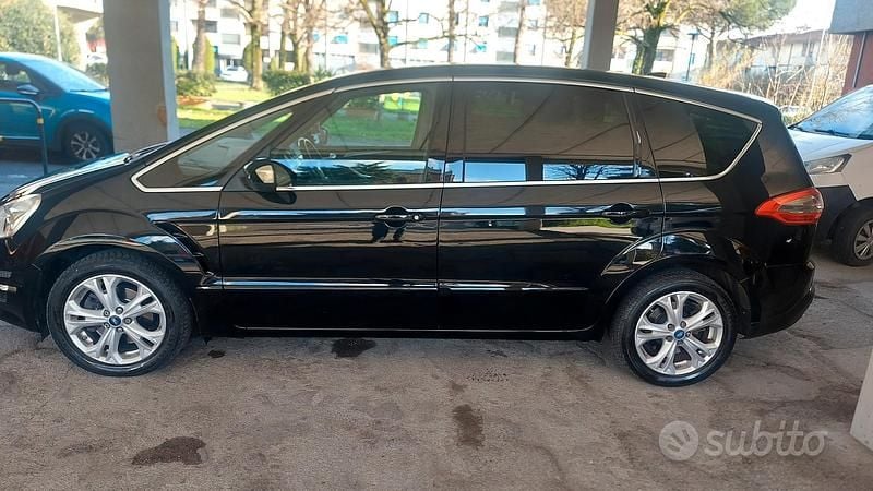 Usata Ford S-MAX Titanium 163 CV (119 kW) 2016 Nero Monovolume