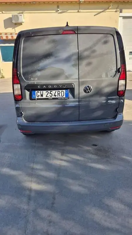 Usata VW Caddy 102 CV (75 kW) 2024 Grigio Monovolume