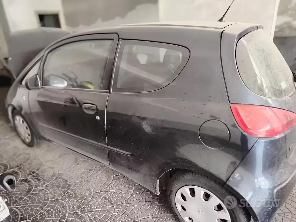 Usata Mitsubishi Colt 75 CV (55 kW) 2009 Bluazzurro Utilitaria