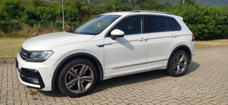 Bianco Usata 2018 VW Tiguan R-line SUV | 19.000 € (Buon prezzo) - Immagine 1/4