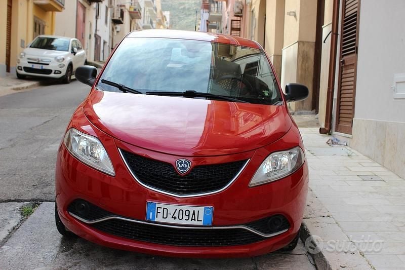 Rosso Usata 2016 Lancia Ypsilon Utilitaria | 7000 € (Super prezzo) - Immagine 1/3