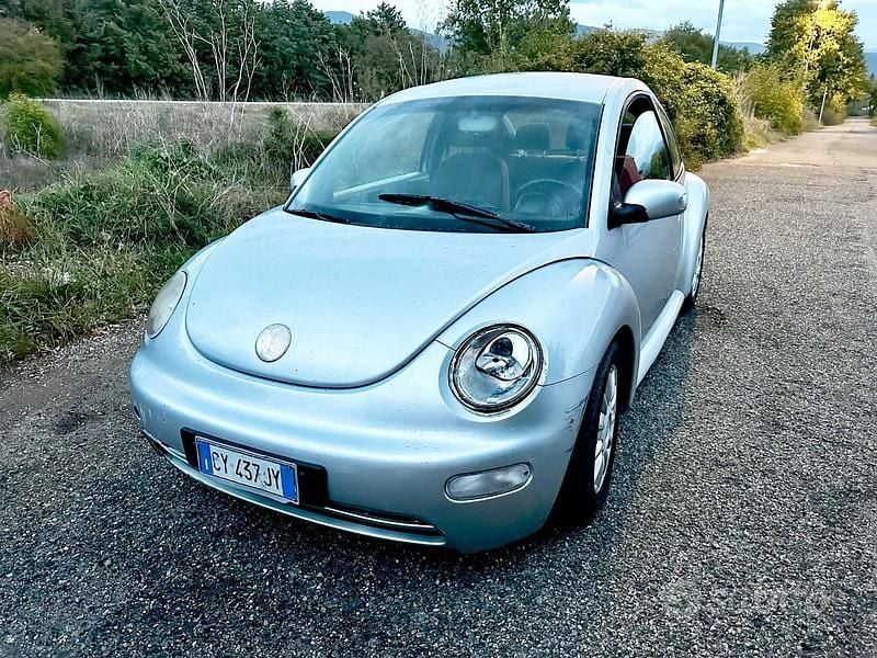 Usata VW New Beetle 101 CV (74 kW) 2004 Grigio Utilitaria