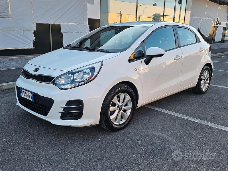 Usata Kia Rio Active 75 CV (55 kW) 2016 Bianco Utilitaria