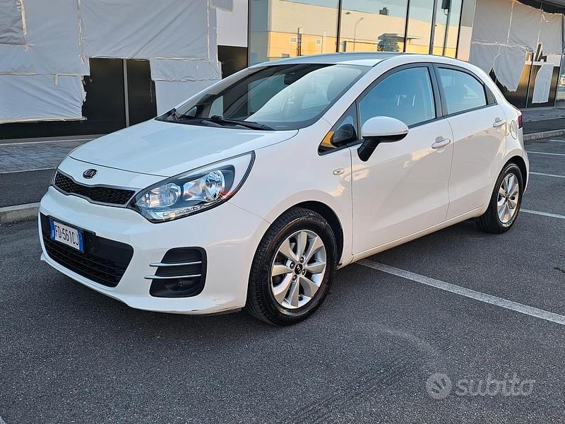 Usata Kia Rio Active 90 CV (66 kW) 2016 Bianco Utilitaria