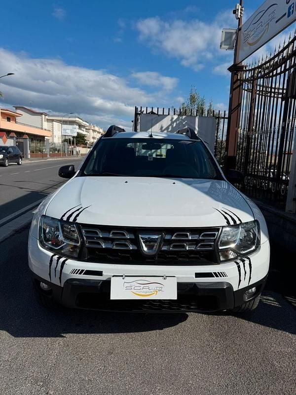 Usata Dacia Duster Lauréate 104 CV (76 kW) 2015 Bianco SUV