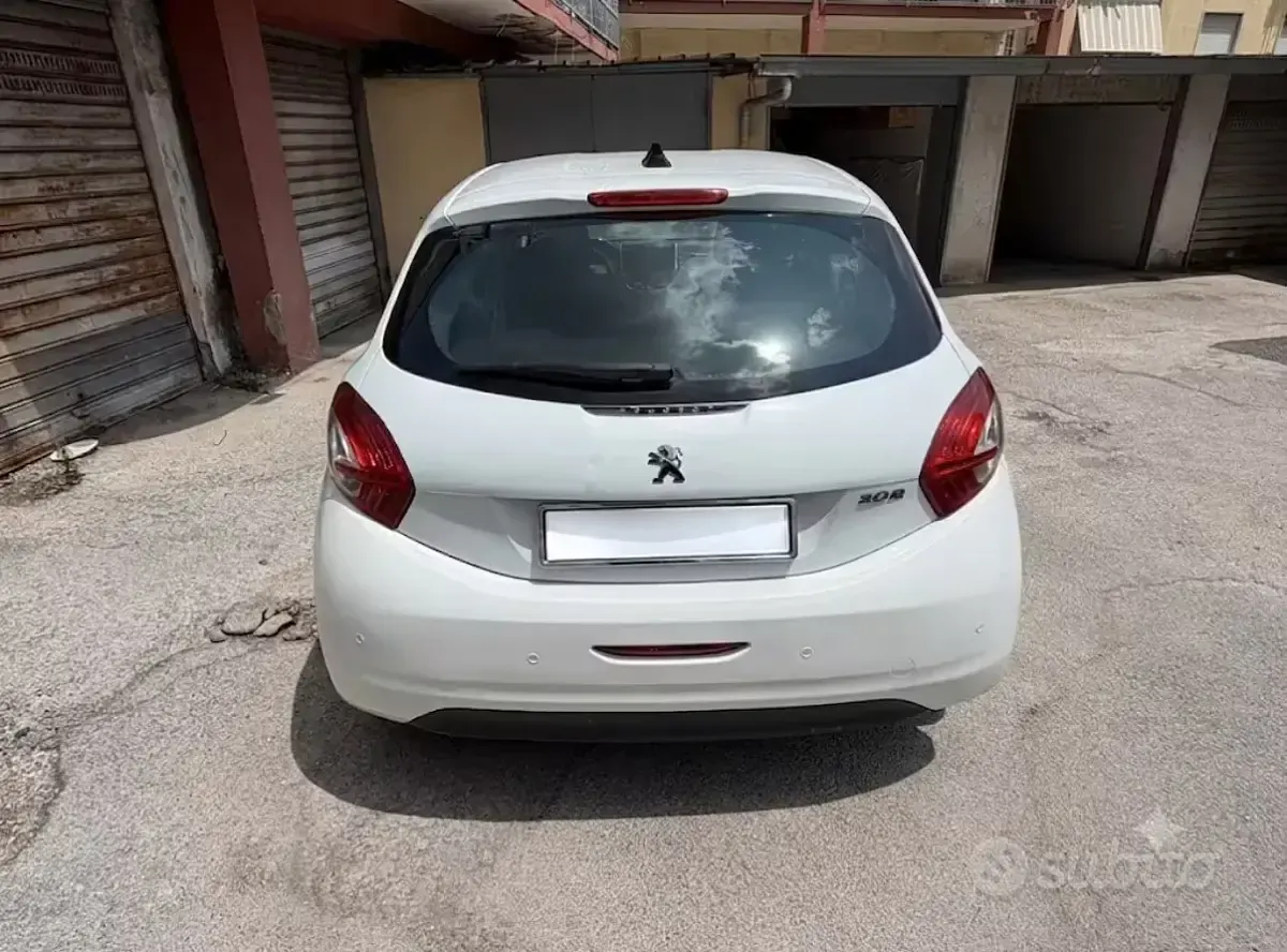 Usata Peugeot 208 95 CV (69 kW) 2014 Bianco Utilitaria
