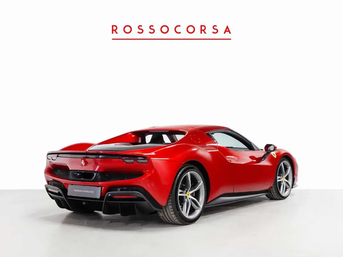 Usata Ferrari 296 829 CV (609 kW) 2023 Rosso Coupé