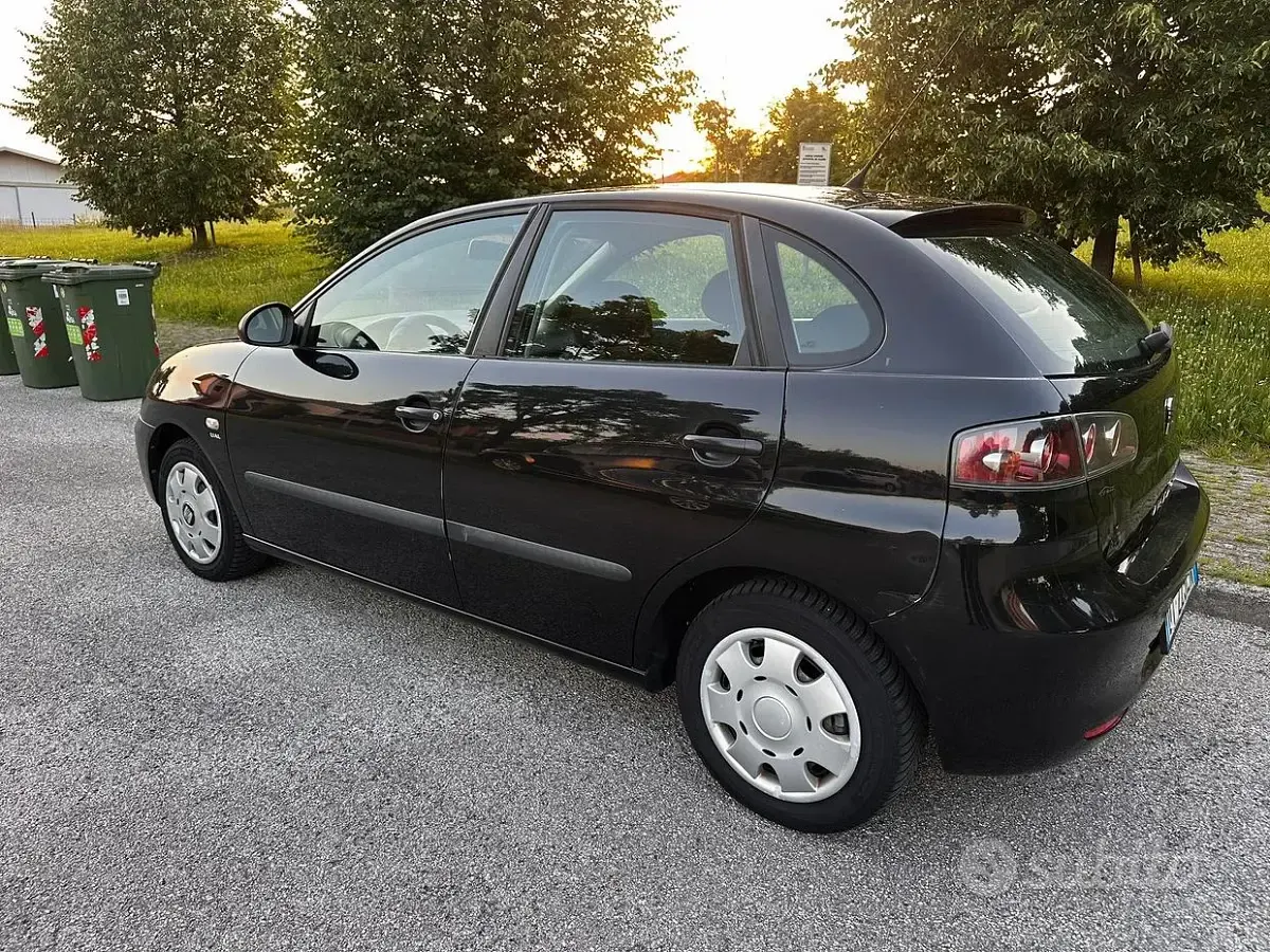 Usata Seat Ibiza 85 CV (62 kW) 2008 Nero Berlina