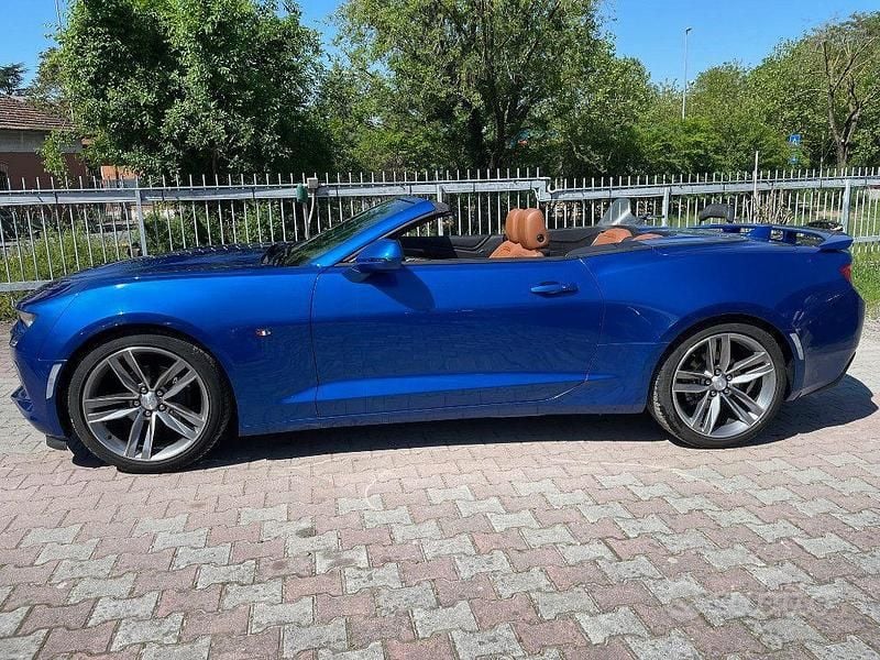 Usata Chevrolet Camaro 275 CV (202 kW) 2019 Blu metallizzato Cabrio