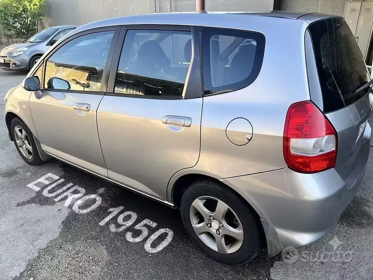 Usata Honda Jazz 78 CV (57 kW) 2007 Grigio Utilitaria