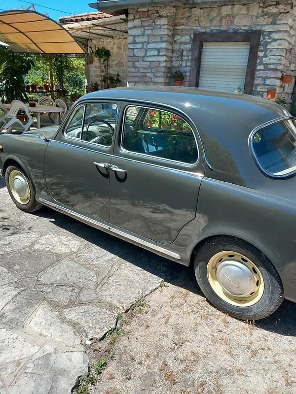 Grigio Usata 1960 Lancia Appia Due volumi | 3500 € - Immagine 1/4