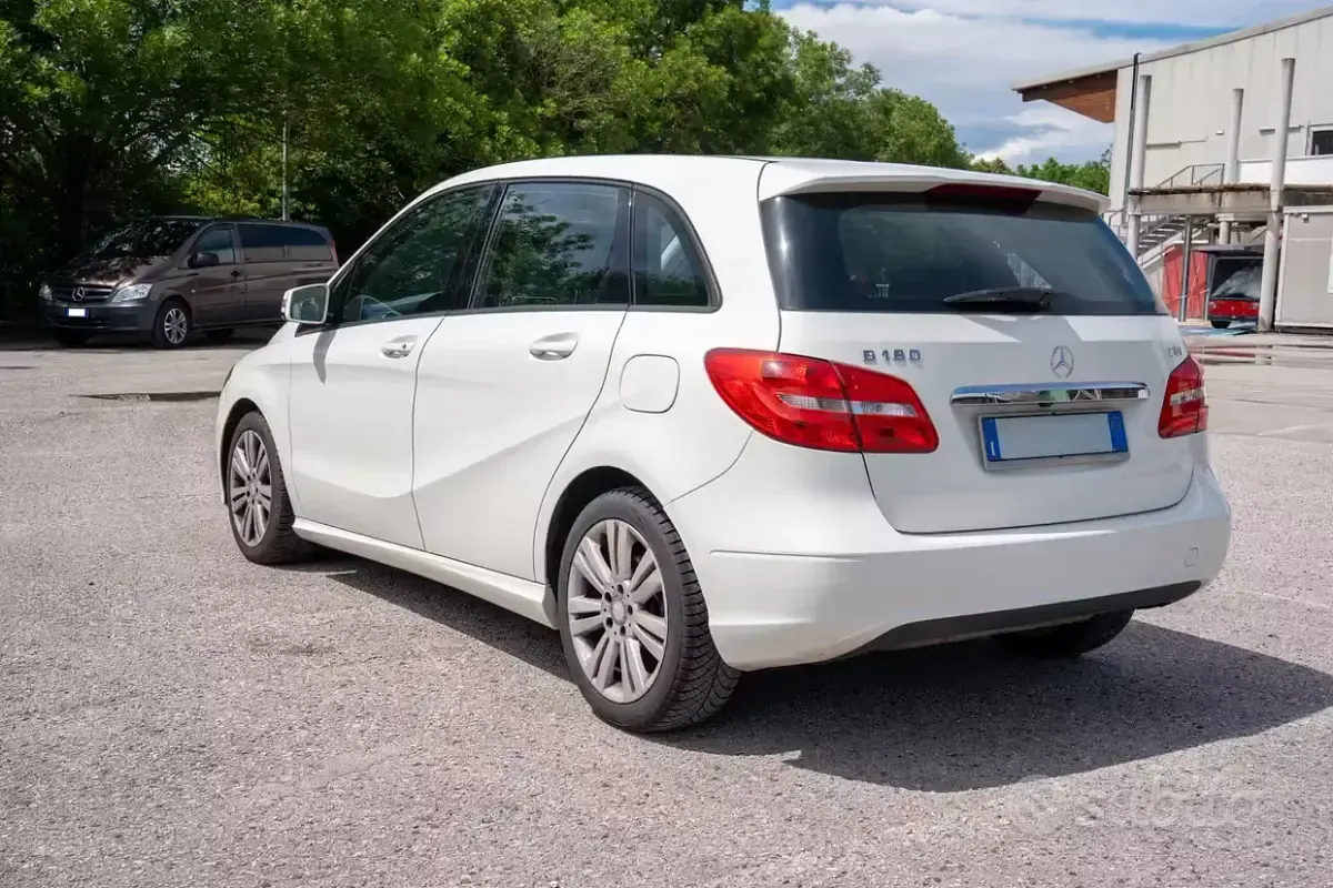 Usata Mercedes B180 109 CV (80 kW) 2013 Bianco Utilitaria