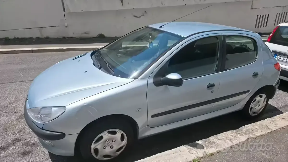 Usata Peugeot 206 75 CV (55 kW) 2002 Grigio Berlina