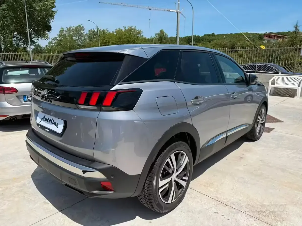 Usata Peugeot 3008 Allure 131 CV (96 kW) 2023 Grigio SUV