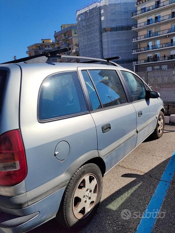 Usata Opel Zafira 101 CV (74 kW) 2002 Grigio Monovolume