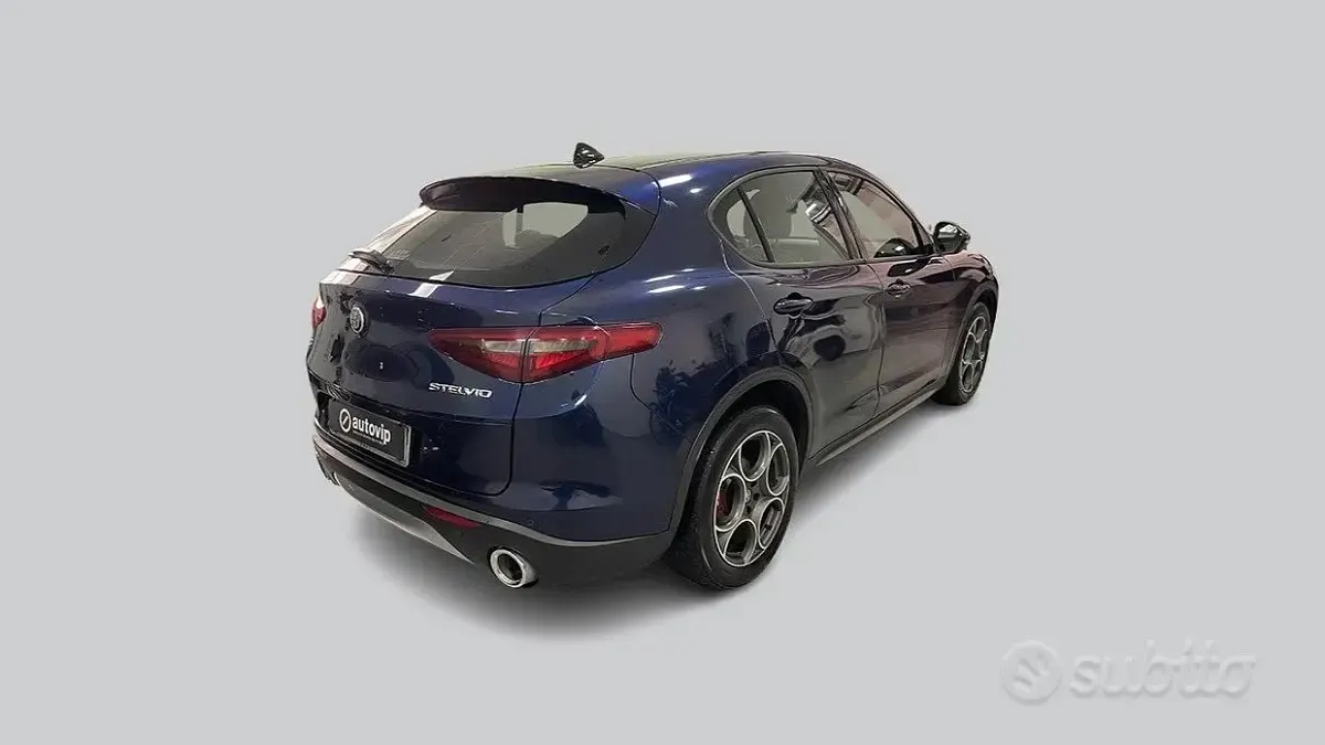 Usata Alfa Romeo Stelvio Executive 210 CV (154 kW) 2017 Blu SUV