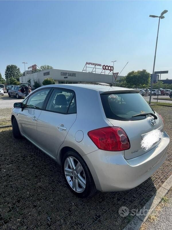 Usata Toyota Auris 126 CV (92 kW) 2008 Grigio Utilitaria