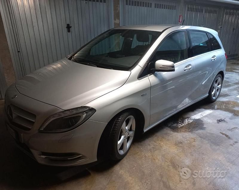Usata Mercedes B180 2012 Grigio Monovolume