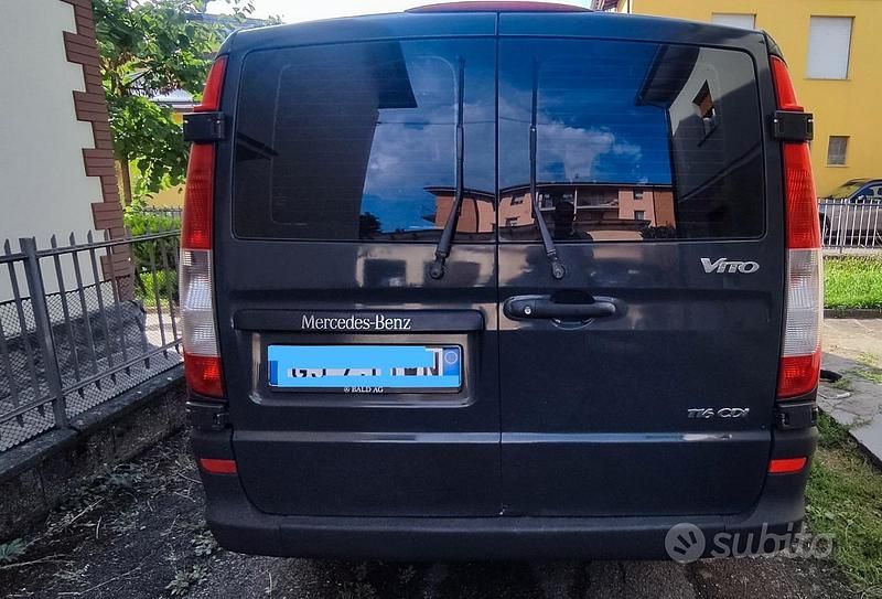 Nero Usata 2011 Mercedes Vito Monovolume | 15.000 € (Buon prezzo) - Immagine 1/4