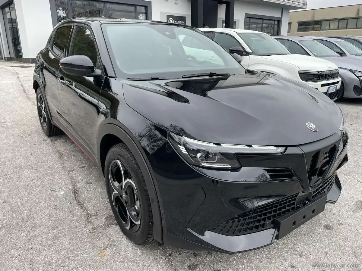 Nuova Alfa Romeo GT Junior Edizione Speciale 136 CV (100 kW) 2026 Nero SUV
