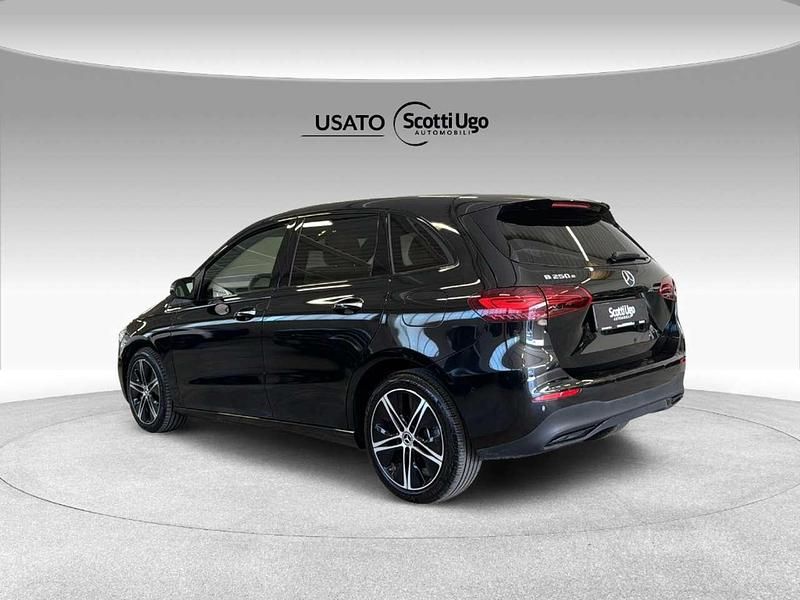 Usata Mercedes B250e Advanced Plus 163 CV (119 kW) 2023 Nero Monovolume