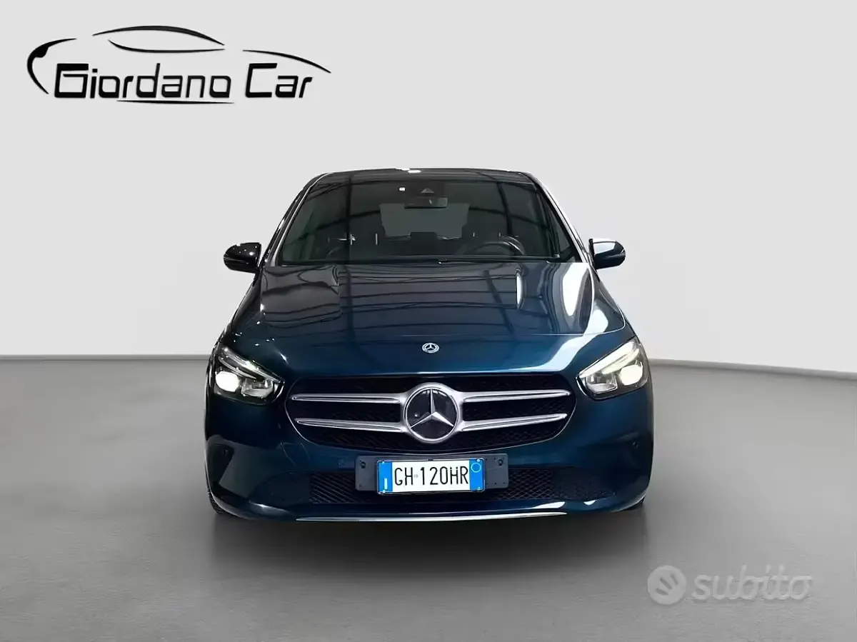 Usata Mercedes B180 Business 116 CV (85 kW) 2021 Blu Monovolume