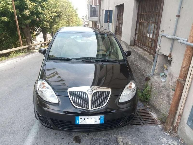Usata Lancia Musa 101 CV (74 kW) 2004 Marrone Monovolume