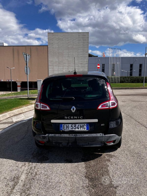 Nero Usata 2011 Renault Scénic III Monovolume | 4000 € (Ottimo prezzo) - Immagine 1/4