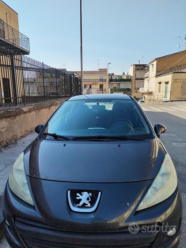 Grigio Usata 2010 Peugeot 207 Due volumi | 3400 € (Buon prezzo) - Immagine 1/3
