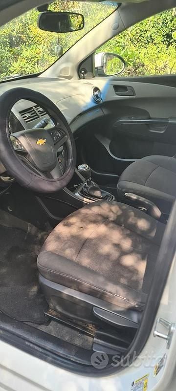 Usata Chevrolet Aveo 69 CV (50 kW) 2012 Bianco Utilitaria