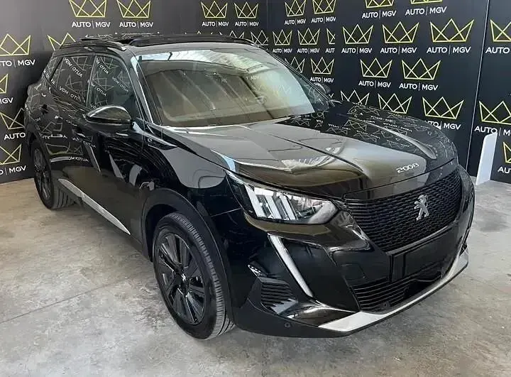 Usata Peugeot e-2008 GTi 100 kW (136 CV) 2023 Nero SUV